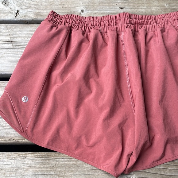 Lululemon Hotty Hot Short II *Long 4" - Picture 3 of 4